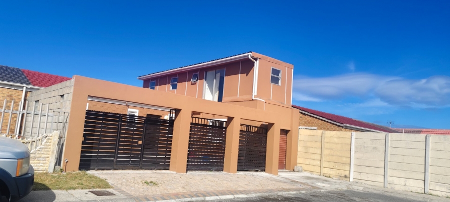 5 Bedroom Property for Sale in Westridge Western Cape